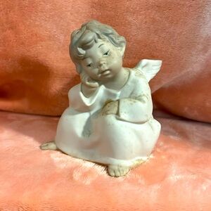 Lladro little thinking angel. Wonderful condition. 5” tall.